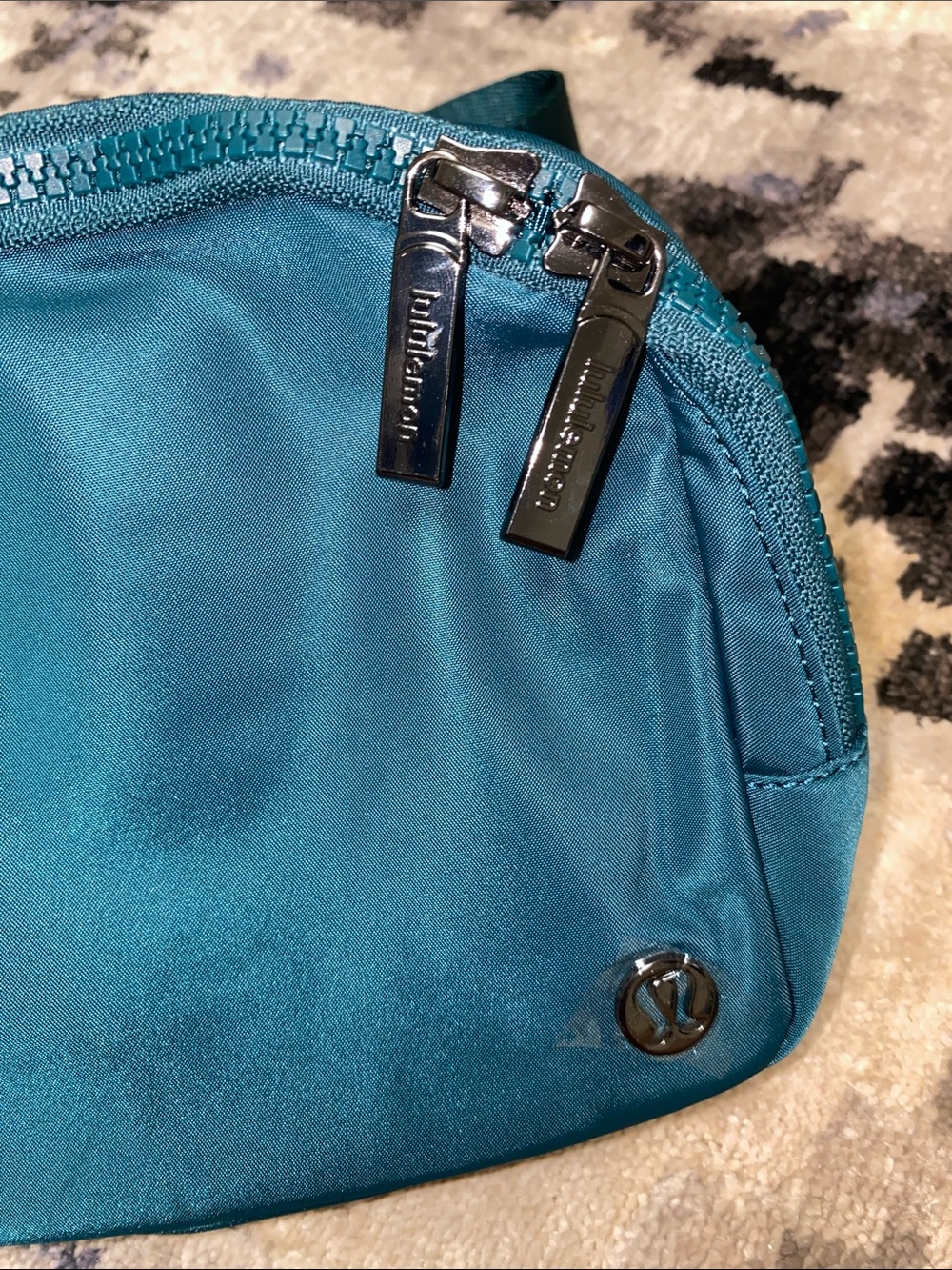 KEEPING🩵RARE Green lululemon everywhere belt bag